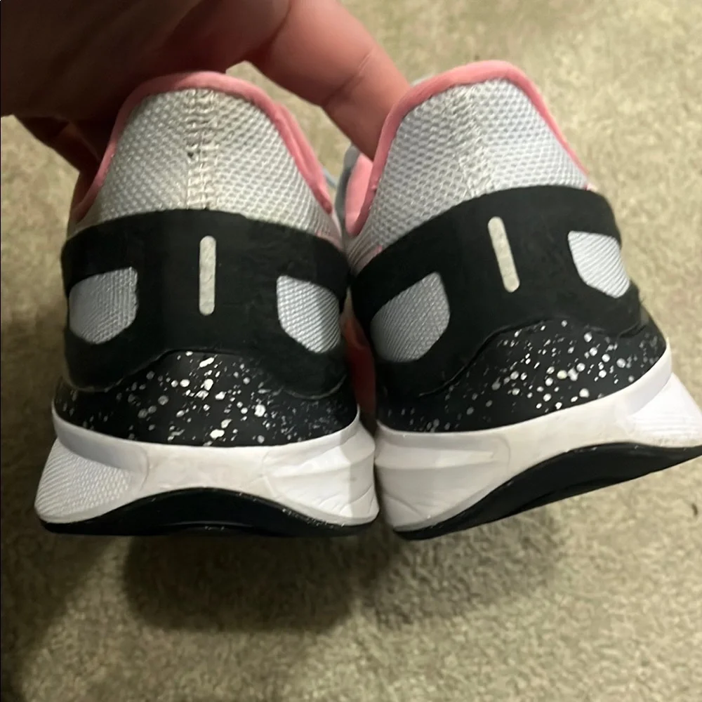 Nike Air Zoom Running Shoes White and Lightweight Design - Picture 2 of 11